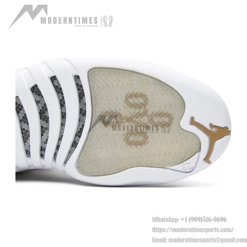Air Jordan 12 Retro ホワイト ゴールド 873864-102 - ゴールドアクセント付きの白スニーカー
