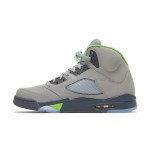 Air Jordan 5 Retro DM9014-003 グレーレザーとグリーンアクセント、反射シュータン付き