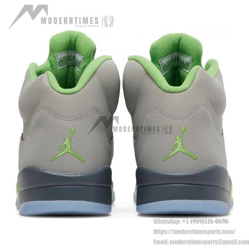 Air Jordan 5 Retro DM9014-003 グレーレザーとグリーンアクセント、反射シュータン付き