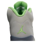 Air Jordan 5 Retro DM9014-003 グレーレザーとグリーンアクセント、反射シュータン付き