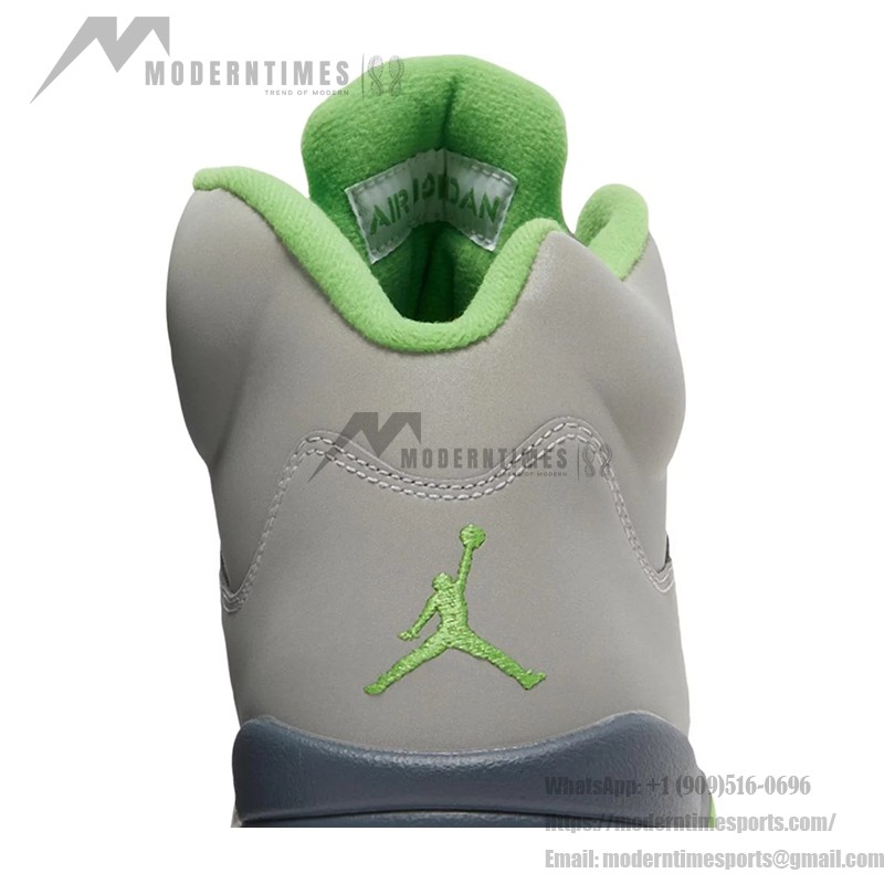 Air Jordan 5 Retro DM9014-003 グレーレザーとグリーンアクセント、反射シュータン付き