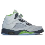 Air Jordan 5 Retro DM9014-003 グレーレザーとグリーンアクセント、反射シュータン付き