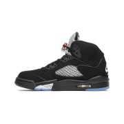 Air Jordan 5 Retro 845035-003 - Schwarze Wildleder-Sneaker mit Silber-Akzenten & Reflektierender Zunge 