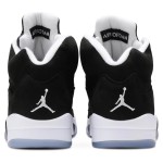 Air Jordan 5 Retro CT4838-011 ブラックスエードスニーカー、反射シュータンとホワイトミッドソール付き