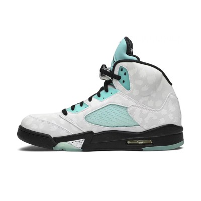 Air Jordan 5 レトロ CN2932-100 - ホワイトレザーとミントグリーンアクセントのスニーカー、反射するシュータン付き