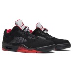 Air Jordan 5 Retro Low 819171-001 ブラックスエードスニーカー、赤のアクセント、反射シュータン付き