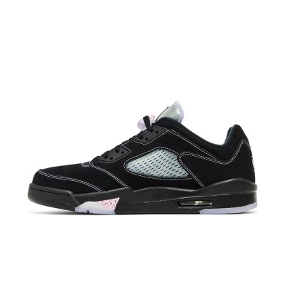 Air Jordan 5 Low DX4355-015 - ブラックスエードのスニーカー、ピンクのアクセントとリフレクティブタン付き