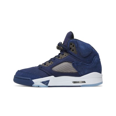 Air Jordan 5 レトロ FD6812-400 - ネイビーブルー スエードスニーカー、反射タンとクリアソール付き