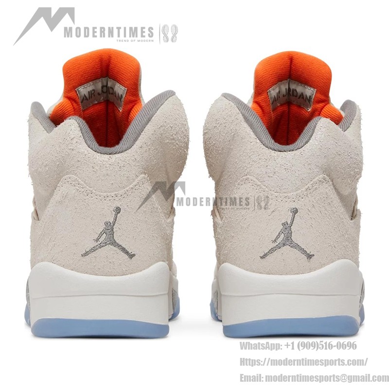 Air Jordan 5 Retro FD9222-180 ベージュスエードとオレンジアクセントのスニーカー、反射素材のシュータン付き