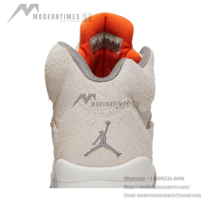 Air Jordan 5 Retro FD9222-180 ベージュスエードとオレンジアクセントのスニーカー、反射素材のシュータン付き