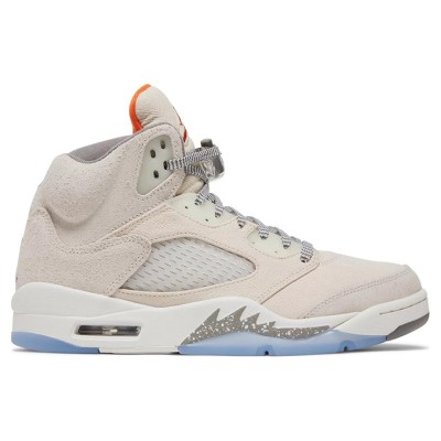Air Jordan 5 Retro FD9222-180 - オレンジのアクセントと反射性のシュータンを備えたベージュスエードスニーカー