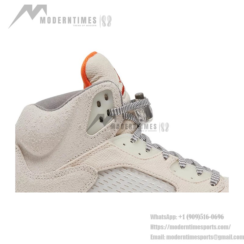 Air Jordan 5 Retro FD9222-180 ベージュスエードとオレンジアクセントのスニーカー、反射素材のシュータン付き