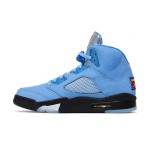 Air Jordan 5 Retro DV1310-401 ブルースエードのリフレクティブタンと半透明ソール付きスニーカー