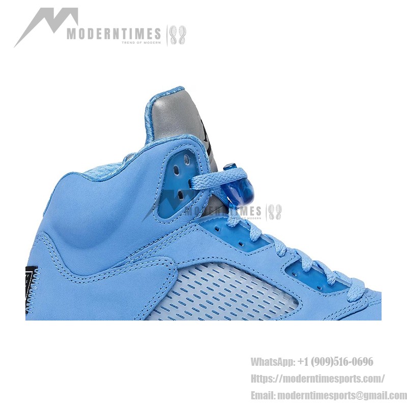 Air Jordan 5 Retro DV1310-401 ブルースエードのリフレクティブタンと半透明ソール付きスニーカー
