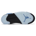 Air Jordan 5 Retro DV1310-401 ブルースエードのリフレクティブタンと半透明ソール付きスニーカー