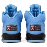 Air Jordan 5 Retro DV1310-401 ブルースエードのリフレクティブタンと半透明ソール付きスニーカー