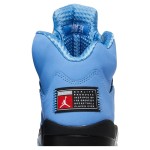 Air Jordan 5 Retro DV1310-401 ブルースエードのリフレクティブタンと半透明ソール付きスニーカー