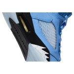 Air Jordan 5 Retro DV1310-401 ブルースエードのリフレクティブタンと半透明ソール付きスニーカー