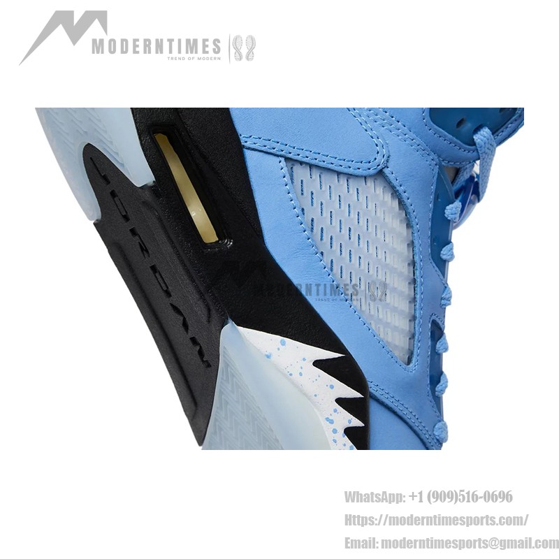 Air Jordan 5 Retro DV1310-401 ブルースエードのリフレクティブタンと半透明ソール付きスニーカー