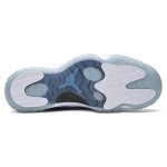 Air Jordan 11 Retro University Blue 717602-900 - パテントレザー仕上げのブルーとホワイトのスニーカー