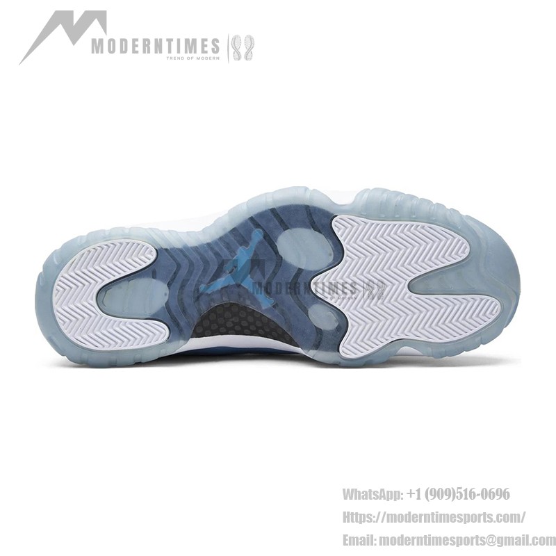 Air Jordan 11 Retro University Blue 717602-900 - パテントレザー仕上げのブルーとホワイトのスニーカー