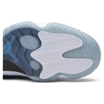 Air Jordan 11 Retro University Blue 717602-900 - パテントレザー仕上げのブルーとホワイトのスニーカー