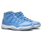 Air Jordan 11 Retro University Blue 717602-900 - パテントレザー仕上げのブルーとホワイトのスニーカー