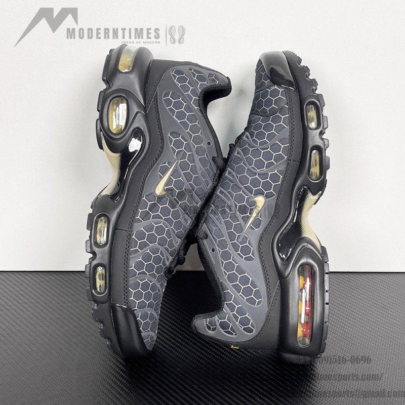 Nike Air Max Plus Black Honey IQ0287-010 TN sneakers with honeycomb pattern upper