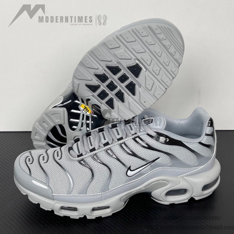 Nike Air Max Plus White Pure Platinum TN sneakers with monochrome streetwear design