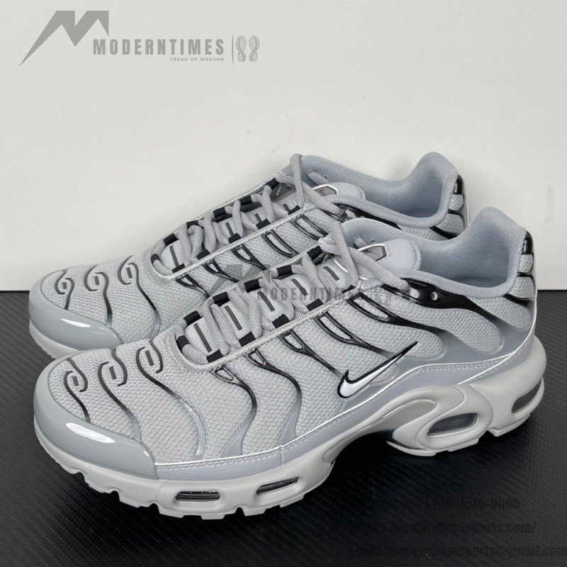 Nike Air Max Plus White Pure Platinum TN sneakers with monochrome streetwear design