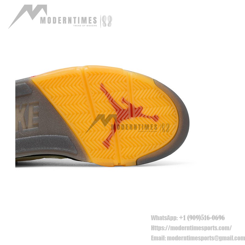 Air Jordan 5 Retro DH8565-100 - オフホワイトセイルスニーカー 赤のアクセント Air Jordan 5 Retro DH8565-100 オフホワイトセイルスニーカー 赤のアクセントと反射性シュータン