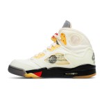 Air Jordan 5 Retro DH8565-100 - オフホワイトセイルスニーカー 赤のアクセント Air Jordan 5 Retro DH8565-100 オフホワイトセイルスニーカー 赤のアクセントと反射性シュータン
