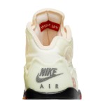 Air Jordan 5 Retro DH8565-100 - オフホワイトセイルスニーカー 赤のアクセント Air Jordan 5 Retro DH8565-100 オフホワイトセイルスニーカー 赤のアクセントと反射性シュータン