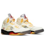 Air Jordan 5 Retro DH8565-100 - オフホワイトセイルスニーカー 赤のアクセント Air Jordan 5 Retro DH8565-100 オフホワイトセイルスニーカー 赤のアクセントと反射性シュータン