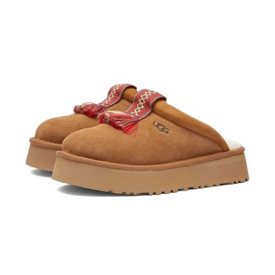 UGG レディース タズル スリッパ チェスナット 1152677 - タッセル付きシープスキンプラットフォームスリッパ