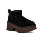 UGG クラシック ウルトラ ミニ ニューハイツ:大胆な厚底と快適なシープスキン UGG クラシック ウルトラ ミニ ニューハイツ、厚底ヒールとシープスキン裏地付き