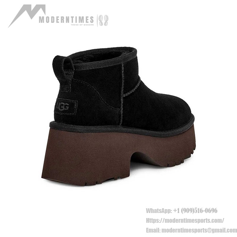 UGG クラシック ウルトラ ミニ ニューハイツ:大胆な厚底と快適なシープスキン UGG クラシック ウルトラ ミニ ニューハイツ、厚底ヒールとシープスキン裏地付き