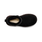 UGG クラシック ウルトラ ミニ ニューハイツ:大胆な厚底と快適なシープスキン UGG クラシック ウルトラ ミニ ニューハイツ、厚底ヒールとシープスキン裏地付き