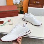 Loro Piana FAM1718-1000 weiße Ledersneaker Loro Piana FAM1718-1000 weiße Sneaker Vorderansicht mit roten Details