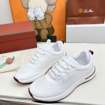 Loro Piana FAM1718-1000 weiße Ledersneaker Loro Piana FAM1718-1000 weiße Sneaker Vorderansicht mit roten Details