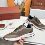 Loro Piana FAM1718-F6T5 olive grüne Ledersneaker Loro Piana FAM1718-F6T5 olive grüne Sneaker Vorderansicht mit braunen Details