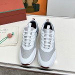 Loro Piana FAM1718-1000 weiße Ledersneaker Loro Piana FAM1718-1000 weiße Sneaker Vorderansicht mit roten Details