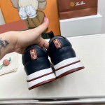 Loro Piana FAM1718-F3DW marineblaue Ledersneaker Loro Piana FAM1718-F3DW marineblaue Sneaker Vorderansicht mit grauen und braunen Details