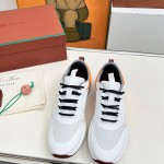 Loro Piana FAM1718-1000 weiße Ledersneaker Loro Piana FAM1718-1000 weiße Sneaker Vorderansicht mit roten Details
