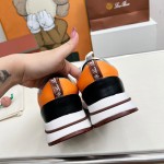 Loro Piana FAM1718-1000 weiße Ledersneaker Loro Piana FAM1718-1000 weiße Sneaker Vorderansicht mit roten Details