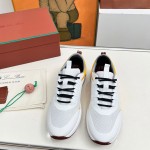 Loro Piana FAM1718-1000 weiße Ledersneaker Loro Piana FAM1718-1000 weiße Sneaker Vorderansicht mit roten Details