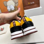 Loro Piana FAM1718-1000 weiße Ledersneaker Loro Piana FAM1718-1000 weiße Sneaker Vorderansicht mit roten Details