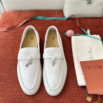 ロロ・ピアーナ サマーチャームズ ウォーク ローファー FAE5444-60L0 ディープアイス 女性用 コンフォートシューズ 正面ビュー