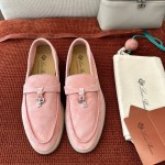 Loro Piana サマーチャームズ ウォーク ローファー FAE5444-30AT フラワリングチェリー 女性用 コンフォートシューズ 正面ビュー