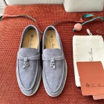 Loro Piana サマーチャームズ ウォーク ローファー FAE5444-W13O ブルーフローライト 女性用 コンフォートシューズ 正面ビュー